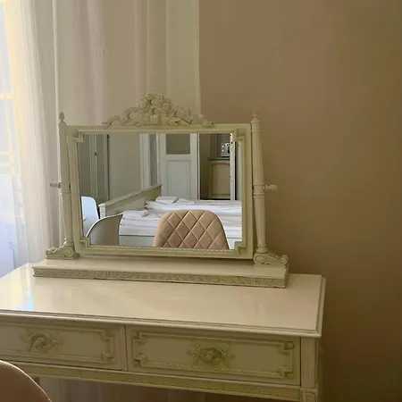 Apartment на театральній *