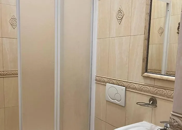 на театральній *