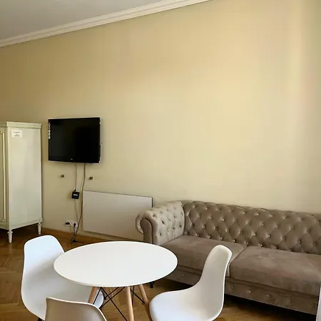 на театральній Apartment *