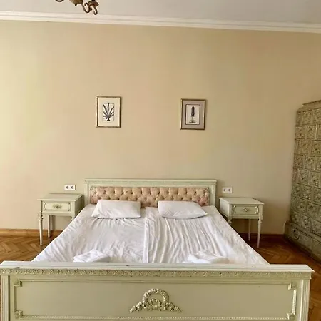 Apartment на театральній
