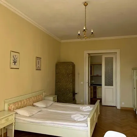 Apartment на театральній